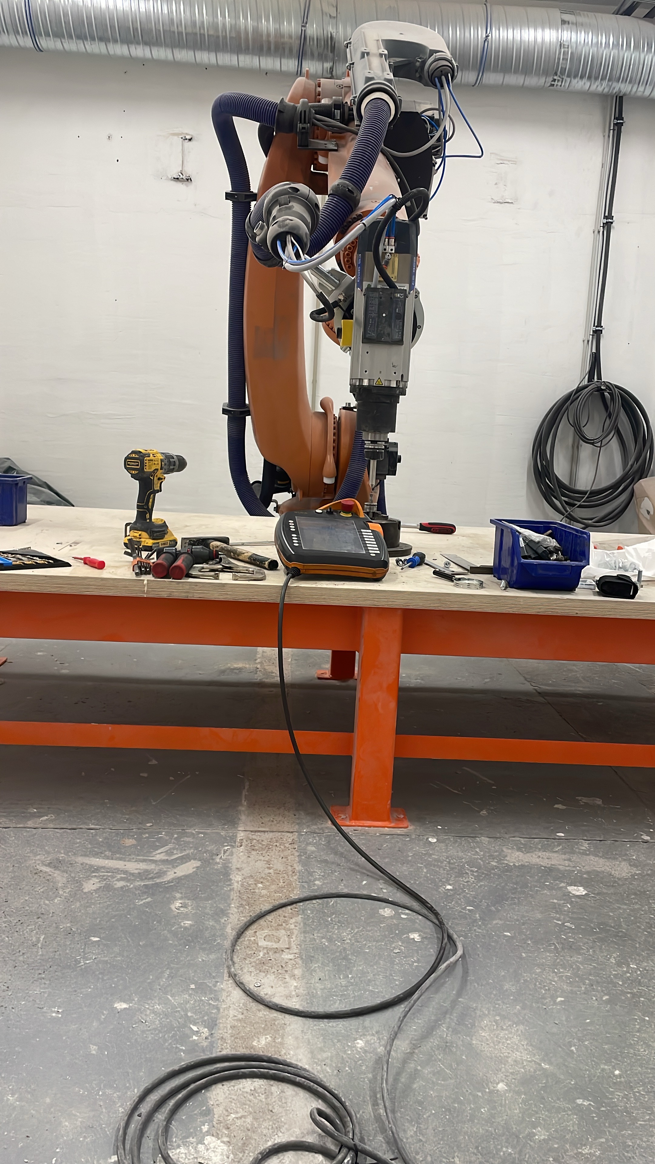 Industrial robot diagnostics and technical service in the OZONIC workshop
